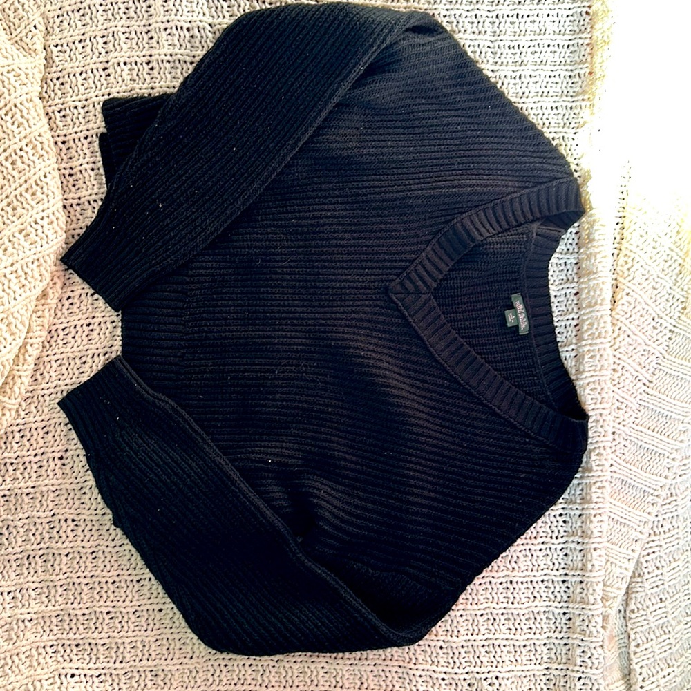 Super cute cropped knit sweater. It’s perfect for layering or wearing alone.